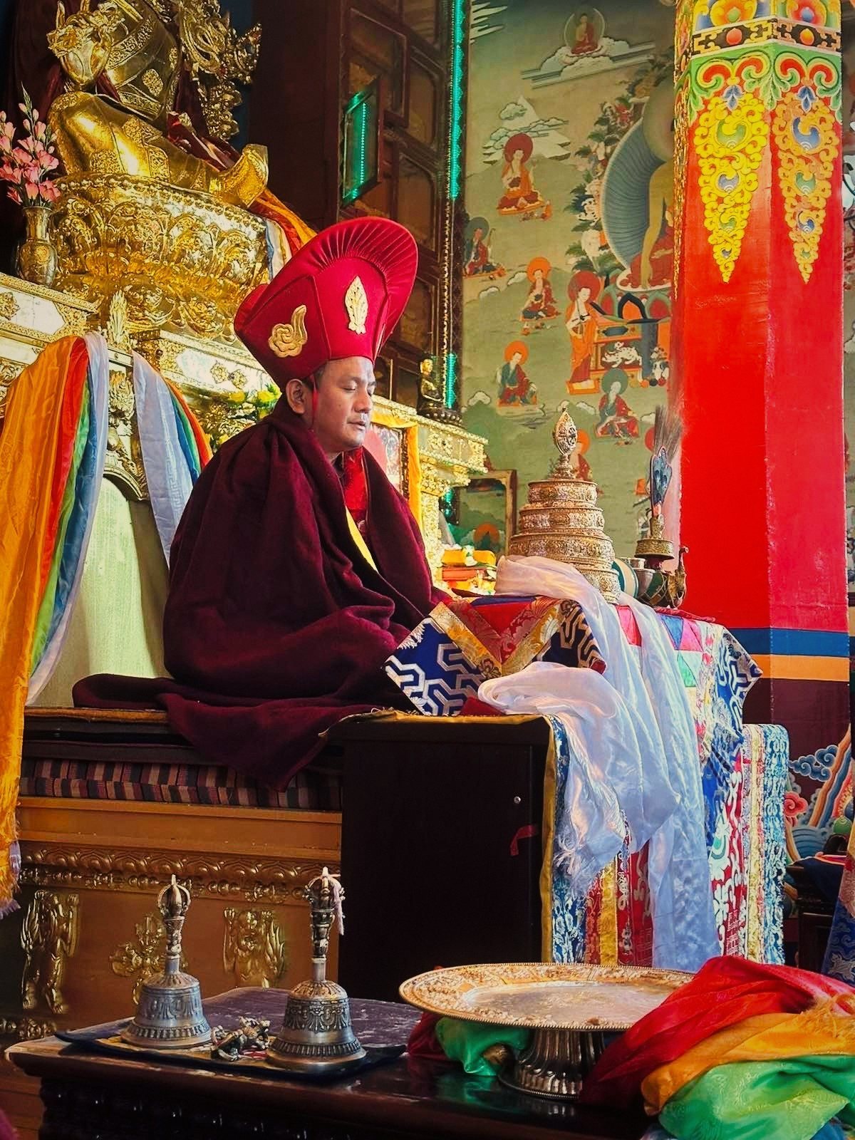 Rinpoche trên pháp tòa